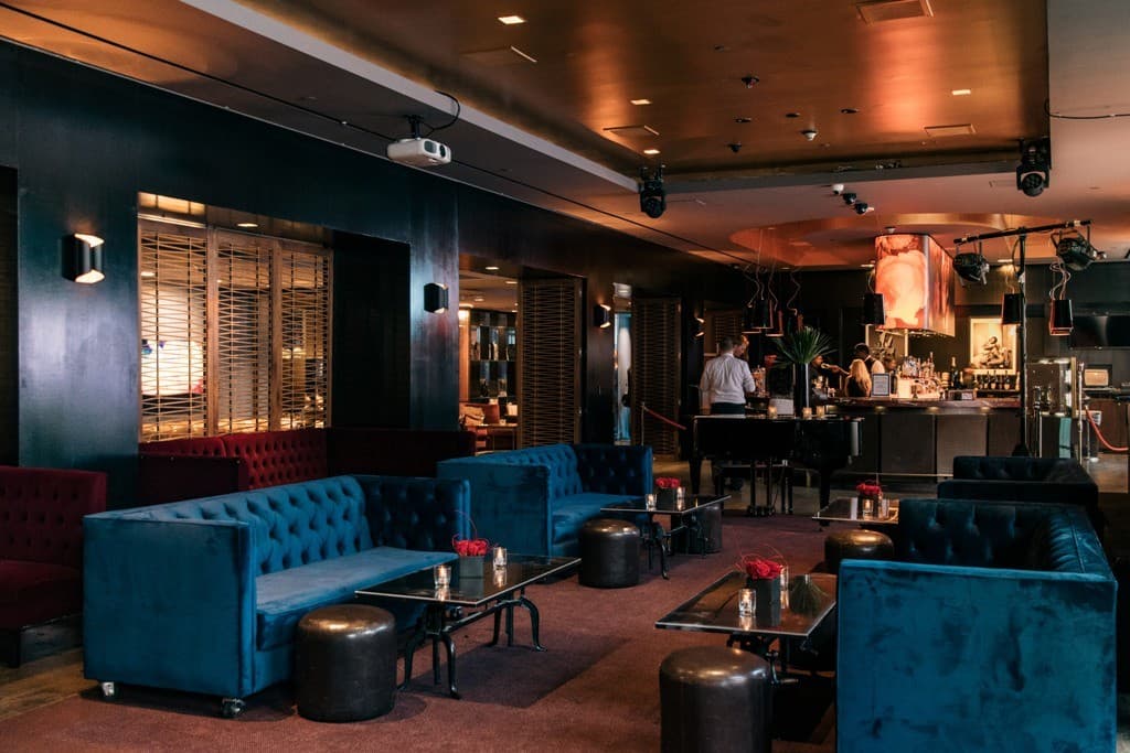 Lounge & Bar